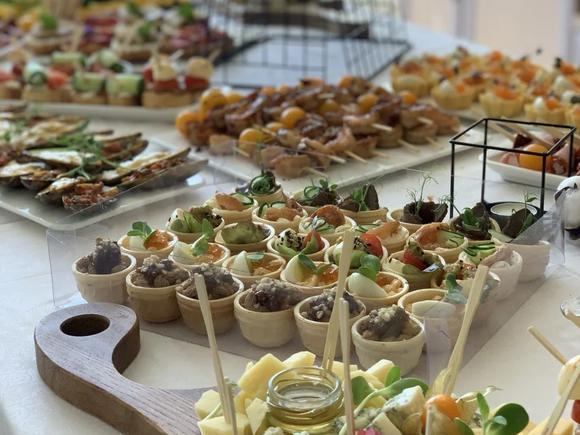 Фуршетный сет премиум с горячими закусками на 10 персон в Тюмени