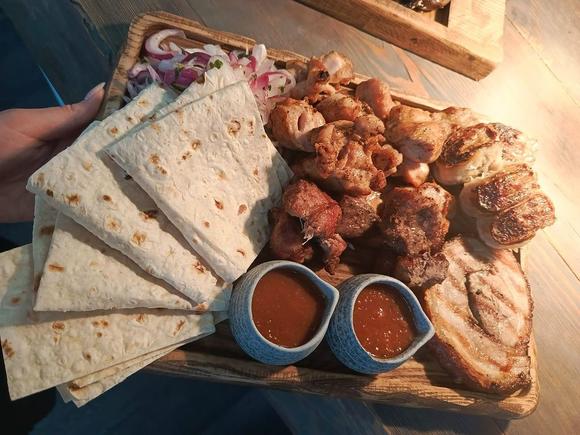 Популярный фуршетный сет с горячими закусками на 21-25 персон в Севастополе