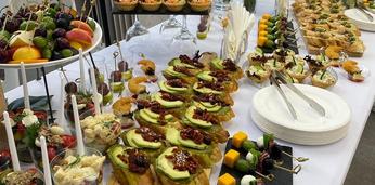 Популярный фуршетный сет с шашлычками на 10 персон